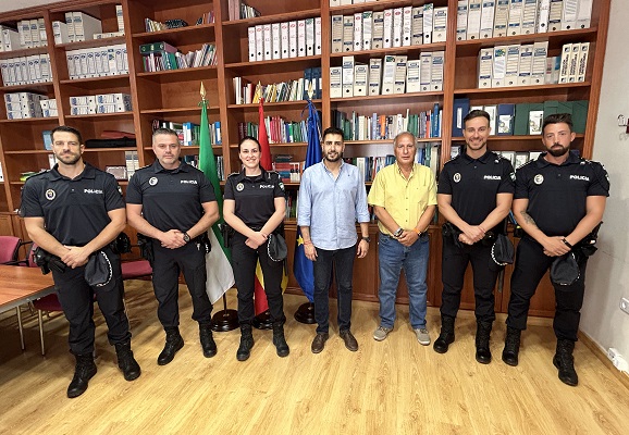 El alcalde de Peñarroya-Pueblonuevo recibe a los nuevos agentes de Policía Local en prácticas