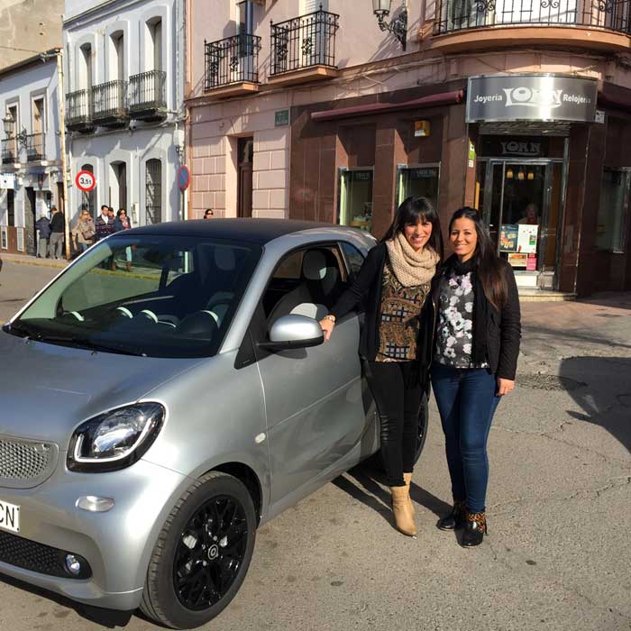 Las simp�ticas Ver�nica y Elisabeth, de Joyer�a Loan