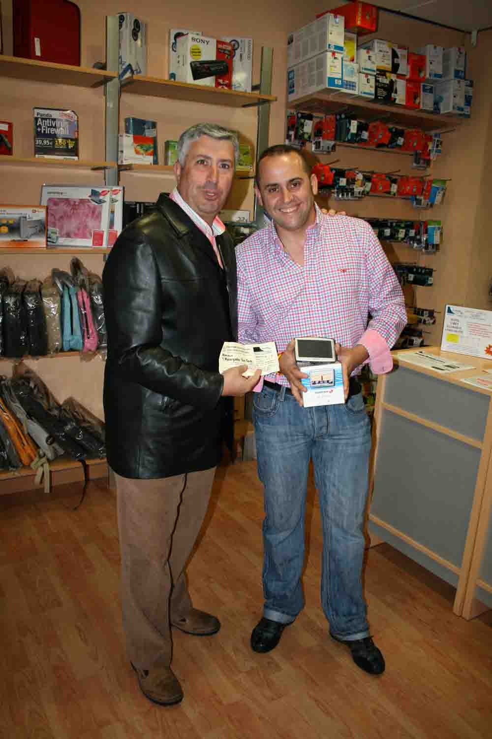 Ra�l recibiendo el premio