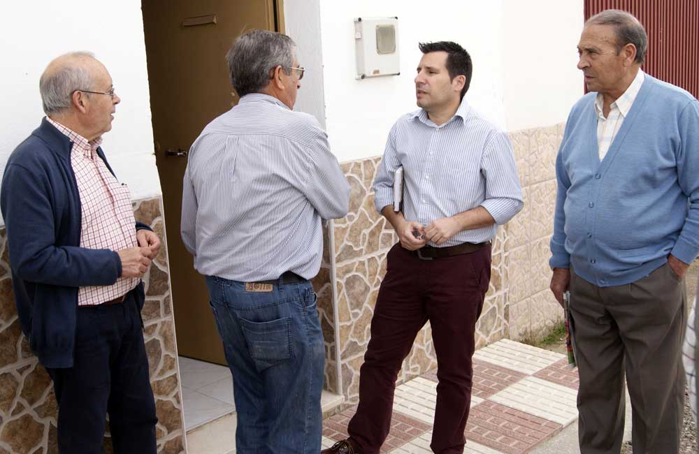 Exp�sito con la Asociaci�n de Vecinos Virgen de la Luz