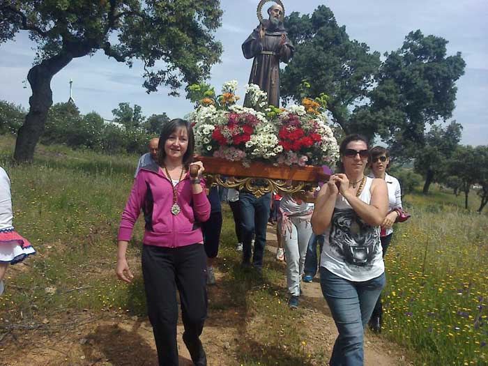San Bernardino vuelve a salir en procesi�n como cada uno de mayo