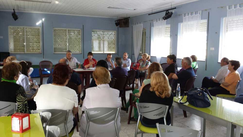 UDP� con los vecinos de la barriada Santiago Garc�a Fuentes