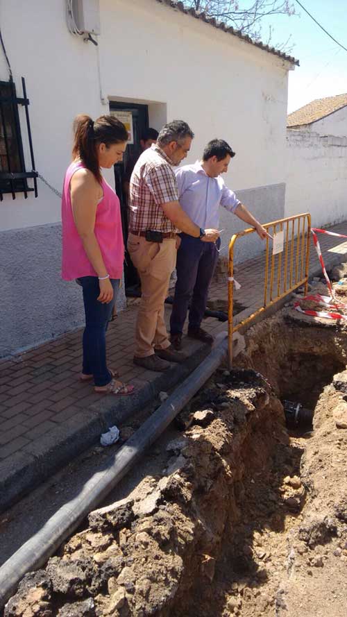 Colocaci�n tuber�a y bomba de agua