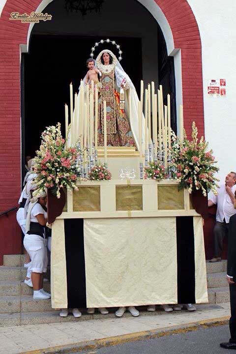 Procesi�n por las calles de Pe�arroya