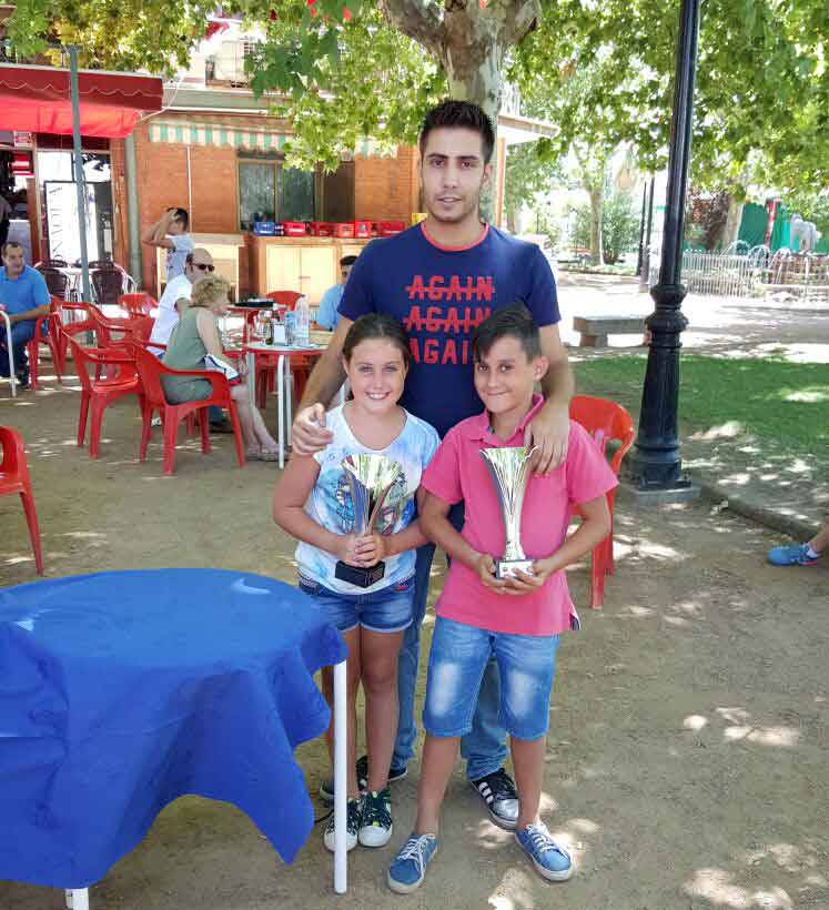56 nios participan en el concurso de petanca