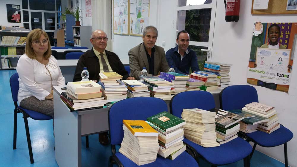 Donacin de ms de 200 libros a la biblioteca de Belmez