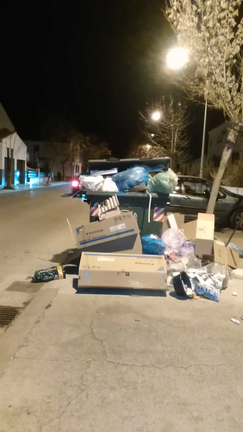 Mala utilizaci�n del contenedor de basuras 