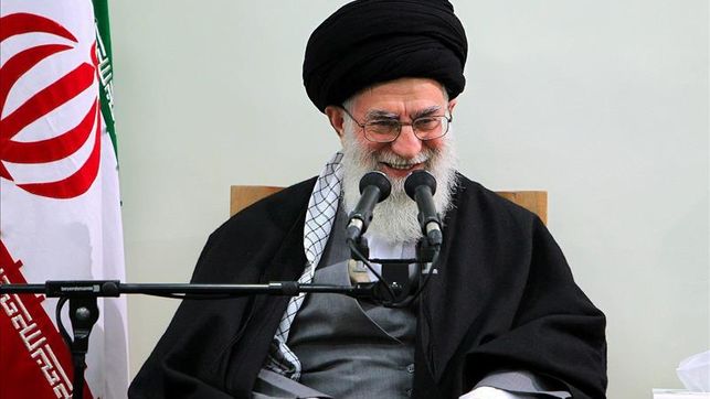 Jamene� celebra el fin de las sanciones a Ir�n, pero pide mantener la `desconfianza` EFE