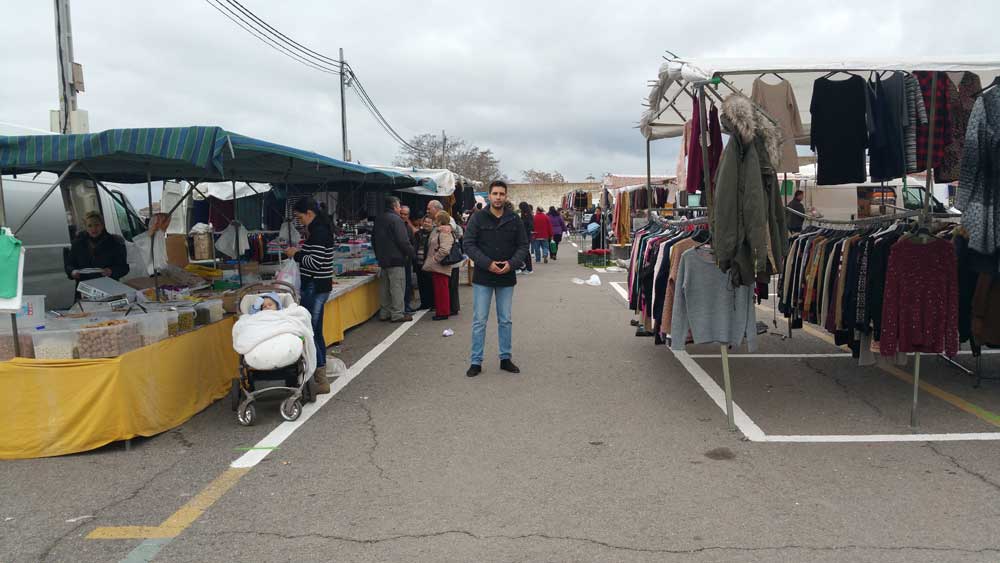 Nueva reestructuraci�n del mercadillo de Pueblonuevo