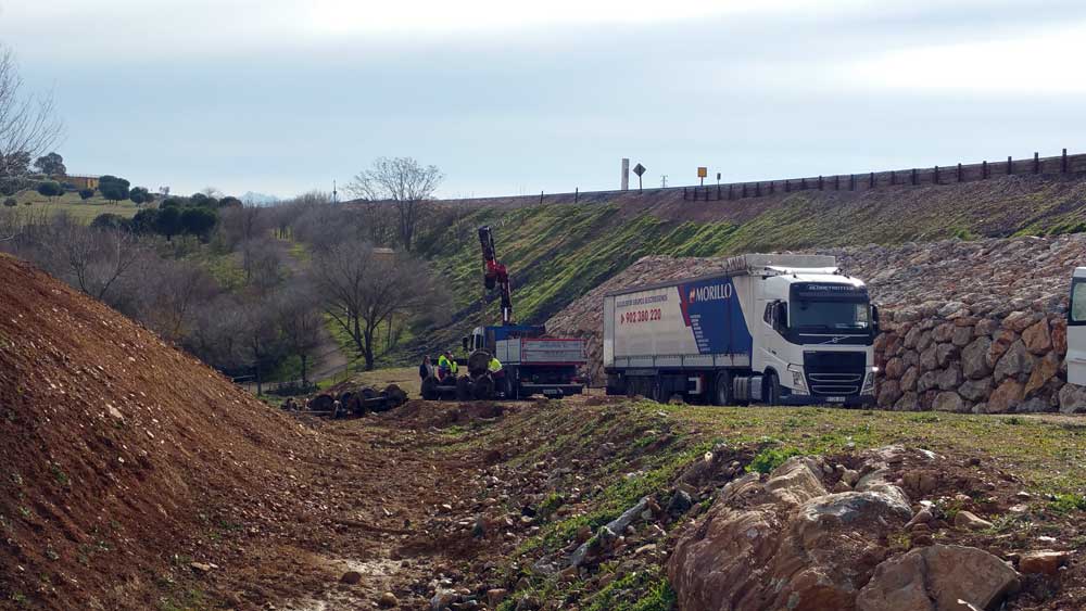 Adif retira los vagones del tren de carb�n descarrilado