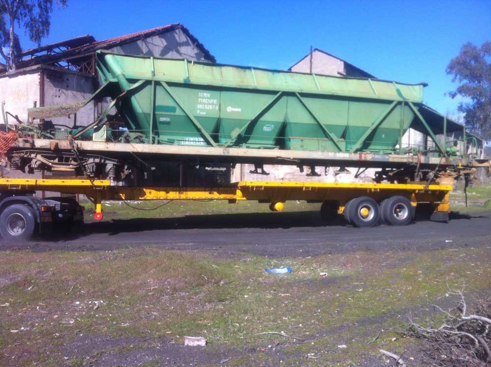 Adif retira los vagones del tren de carb�n descarrilado