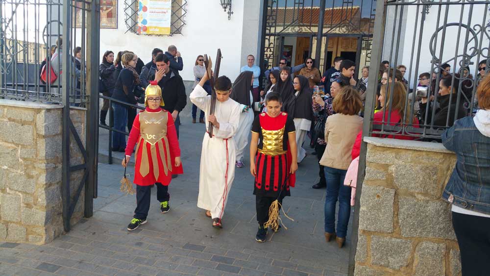V�a Crucis infantil de la parroquia de San Miguel 