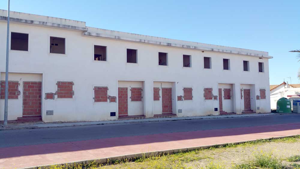 Viviendas abandondas de la barriada Santiago Garc�a Fuentes