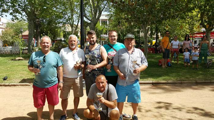 Torneo de feria de petanca para adultos