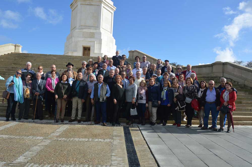 La Asociaci�n de Vecinos El Pe��n de excursi�n a Huelva