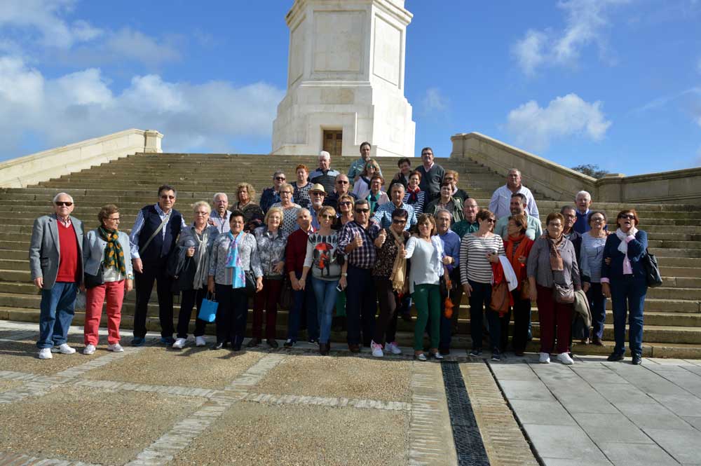 La Asociaci�n de Vecinos El Pe��n de excursi�n a Huelva