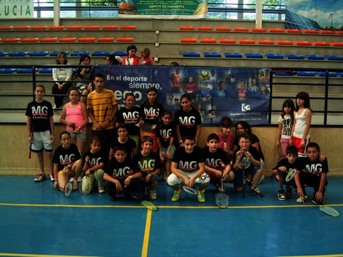 EL GUADIATO DOMINA LOS JDP DE BDMINTON