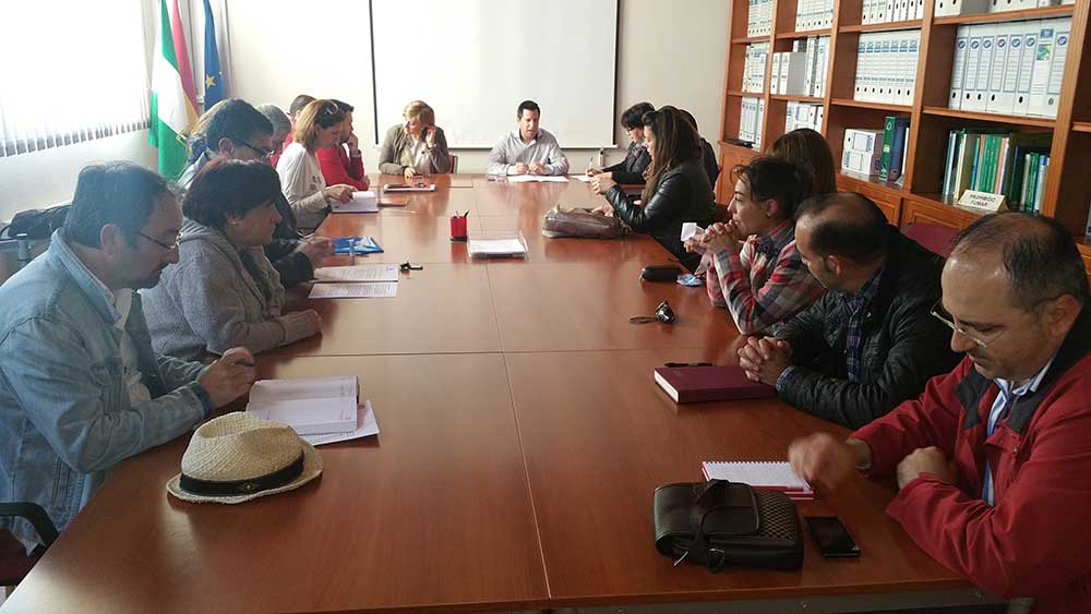 no aprueba la urgencia para denominar a la glorieta de acceso a Pe�arroya 