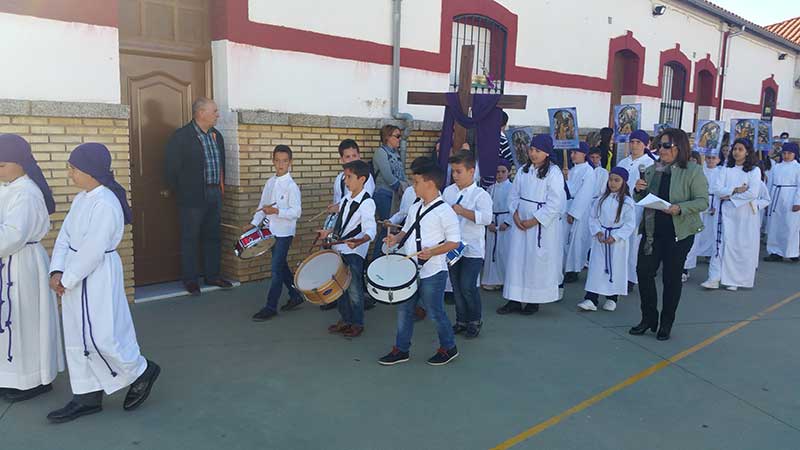 V�a Crucis de los alumnos de primaria de Presentaci�n de Mar�a