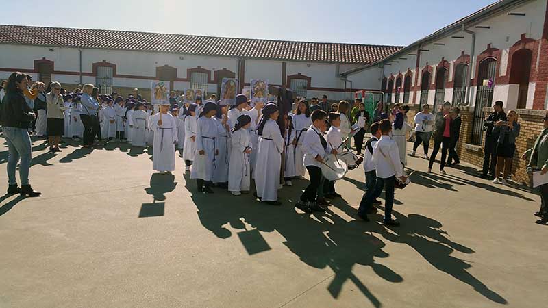V�a Crucis de los alumnos de primaria de Presentaci�n de Mar�a