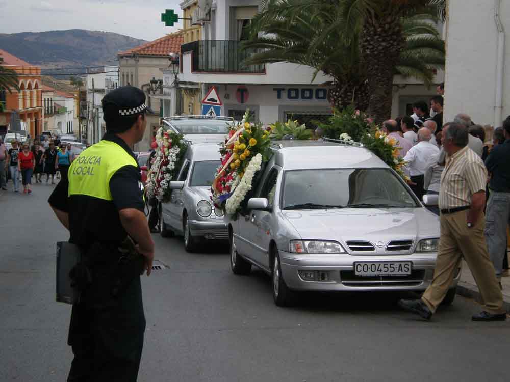 Multitudinaria asistencia al funeral de �Fernan�