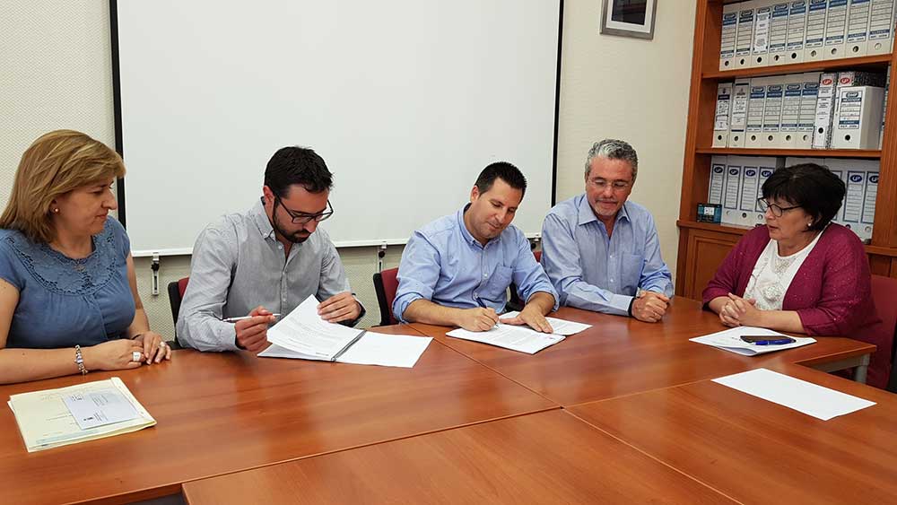 Firma del convenio de gesti�n de la residencia de gravemente afectados