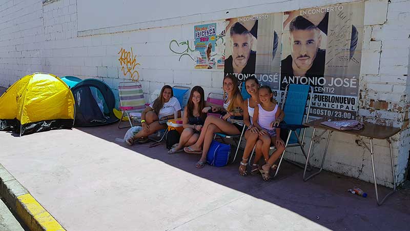 Ya hay colas para el concierto de Antonio Jos� 
