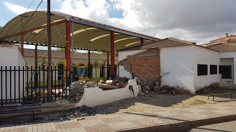 La Junta inicia la retirada del amianto del colegio Eladio León