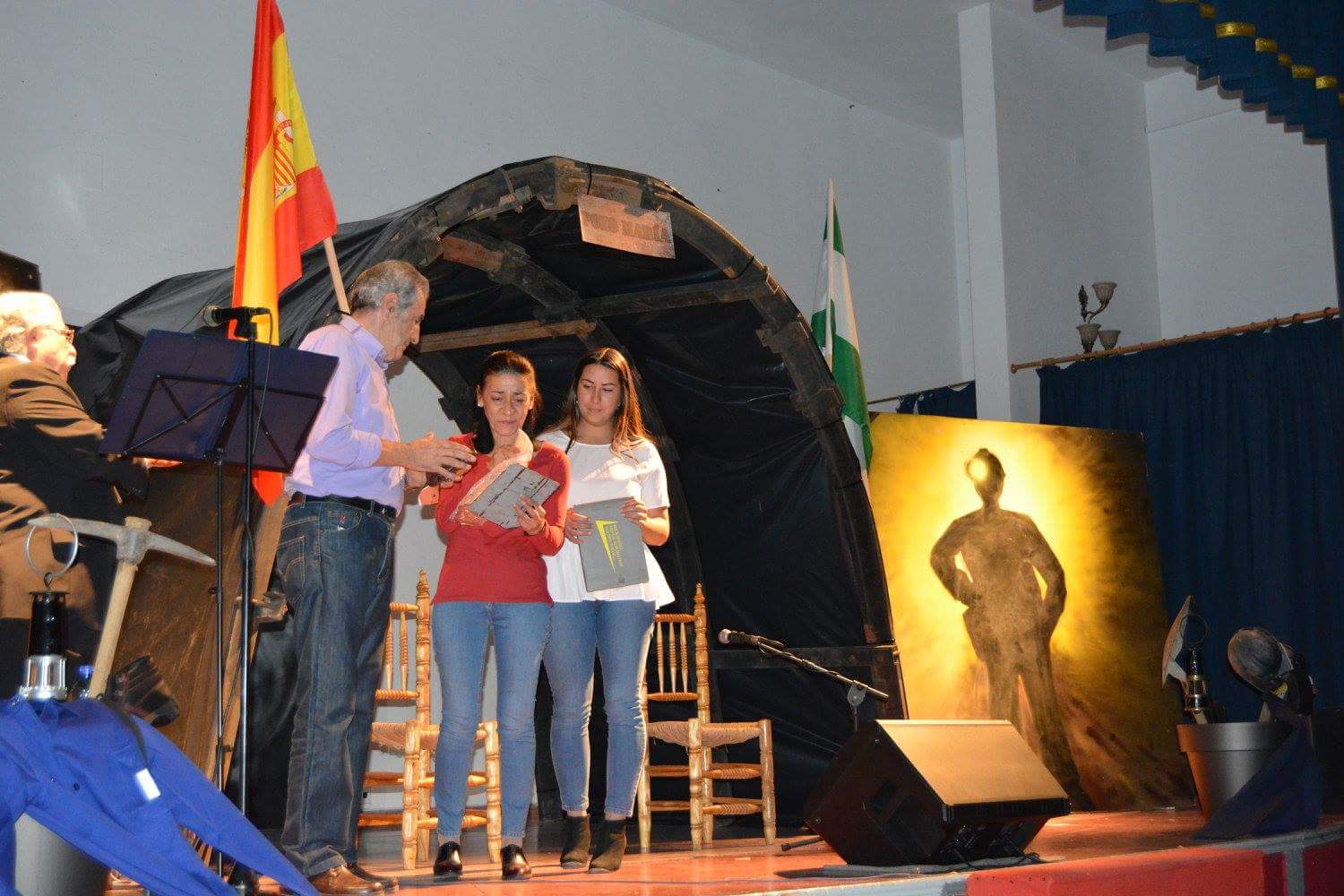 Se rindi� un c�lido y sentido homenaje a Emilio Masa