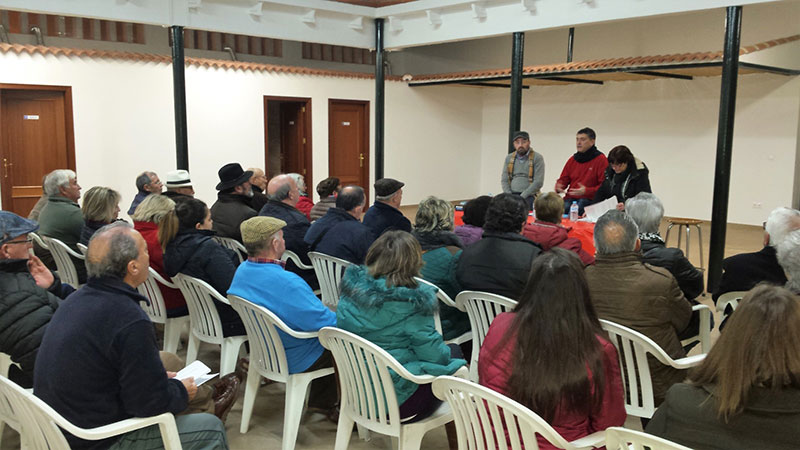 IU mantiene un encuentro con la asociaci�n de vecinos el Pe��n