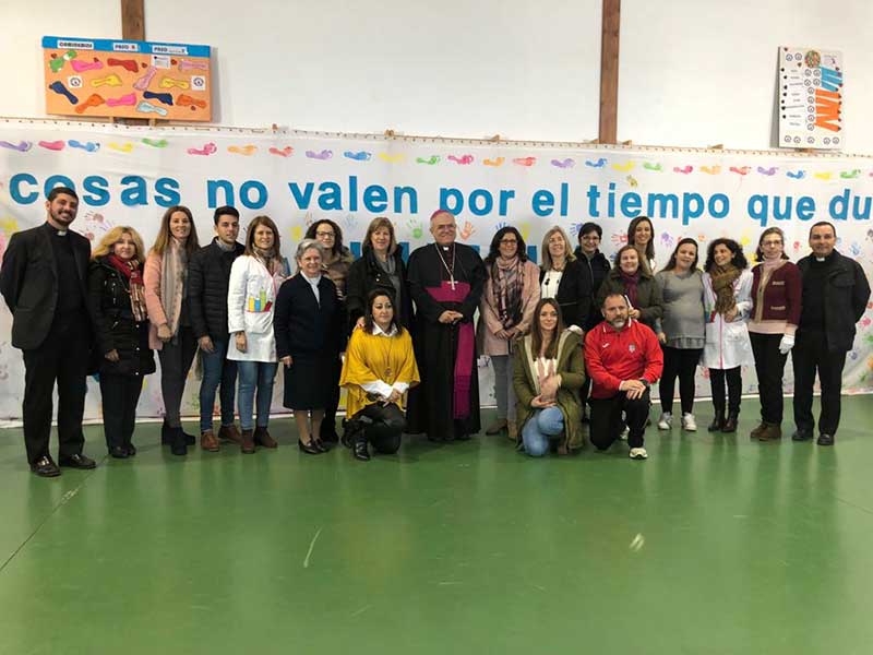 El Obispo de C�rdoba visita el colegio Presentaci�n de Mar�a