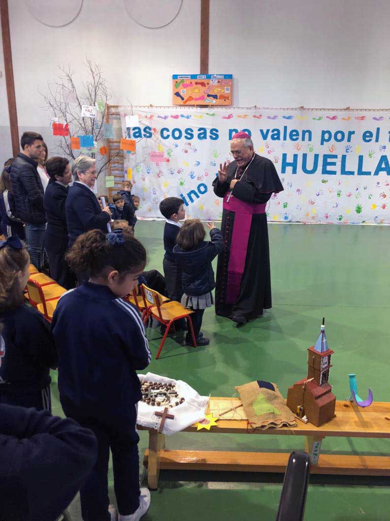 El Obispo de C�rdoba visita el colegio Presentaci�n de Mar�a