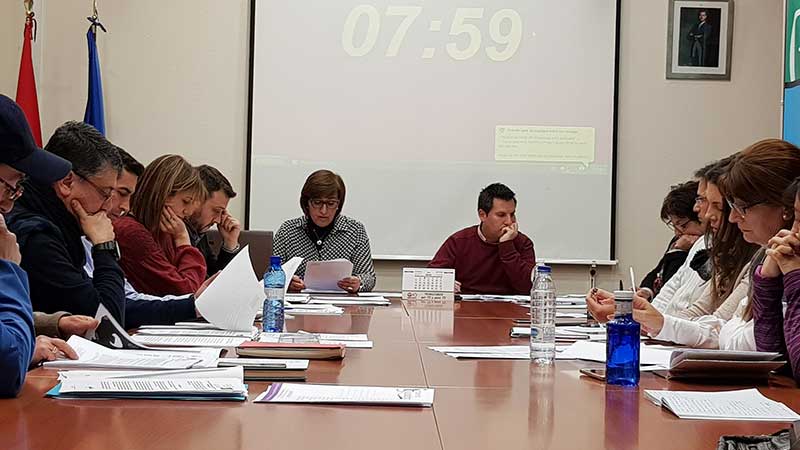 El Pleno rinde homenaje a los bomberos