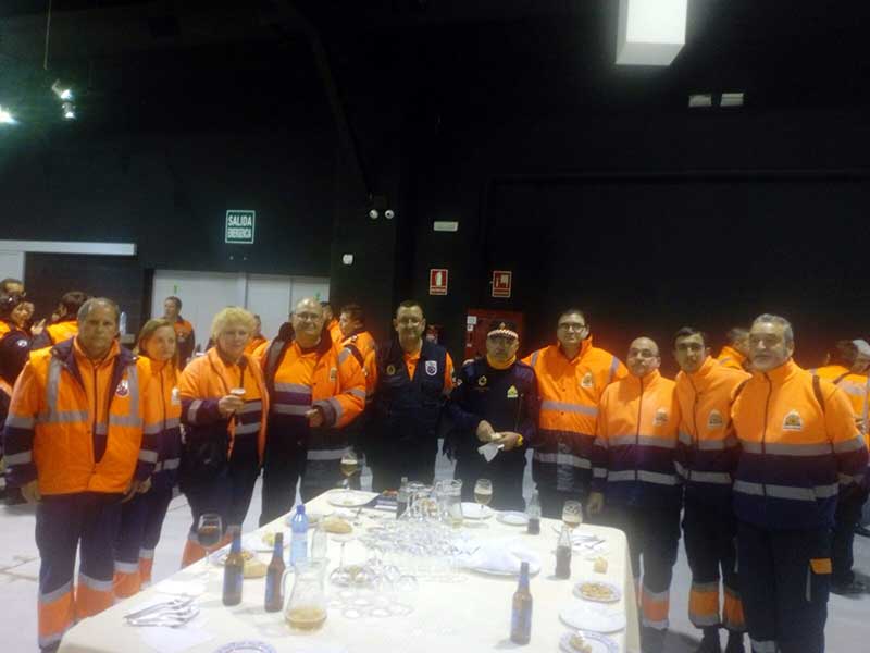 Los voluntarios de Pe�arroya recogen sus diplomas