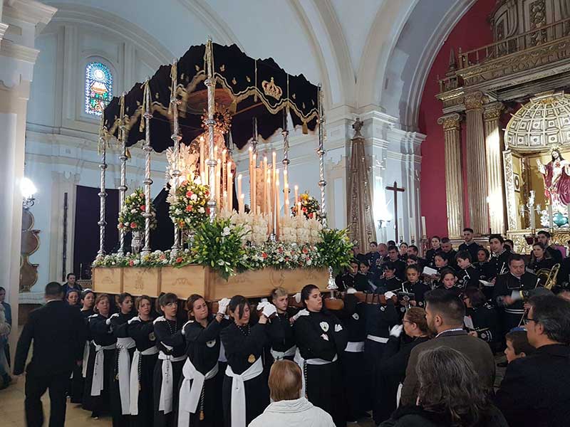 La lluvia impide la salida de la procesi�n