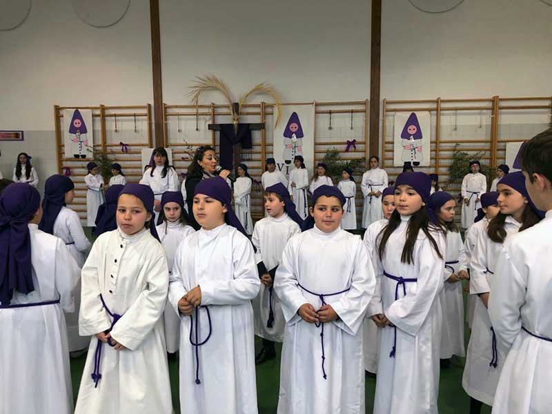 V�a Crucis de los alumnos de primaria de Presentaci�n de Mar�a