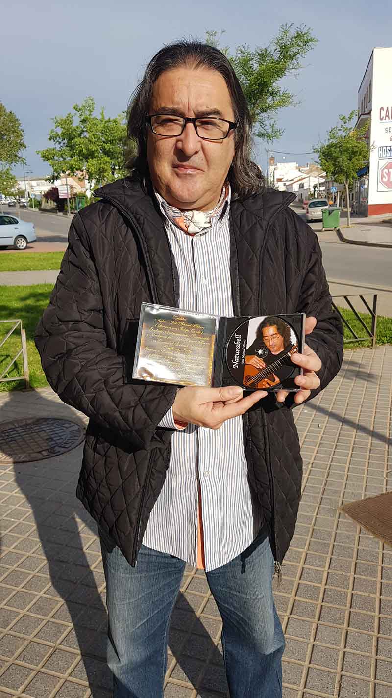 Jos Manuel Hierro presenta la reedicin de Naturabelle