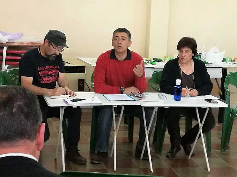 IU mantiene un encuentro con los vecinos