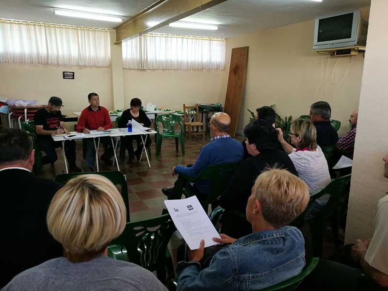 IU mantiene un encuentro con los vecinos