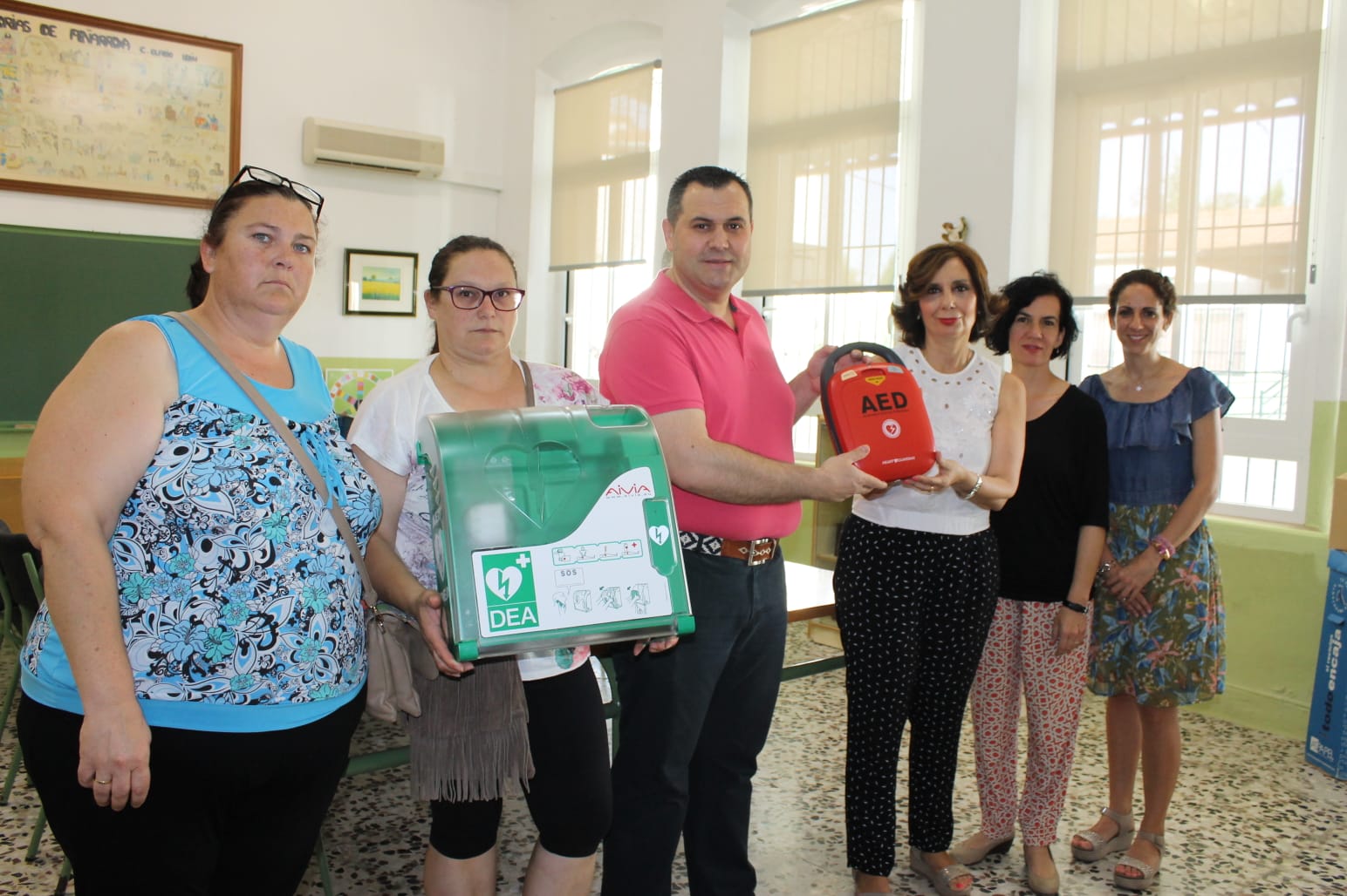 Entrega de un desfibrilador al colegio Eladio Le�n