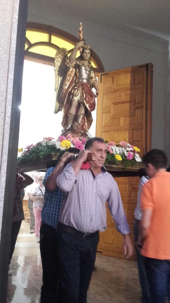 Procesi�n de San Miguel en Pe�arroya