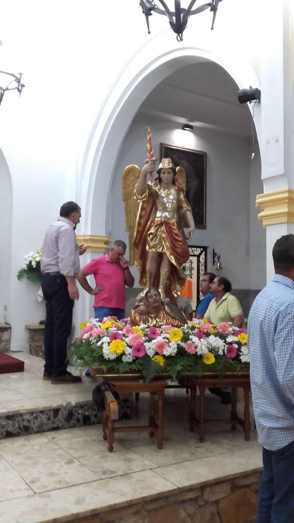 Procesi�n de San Miguel en Pe�arroya