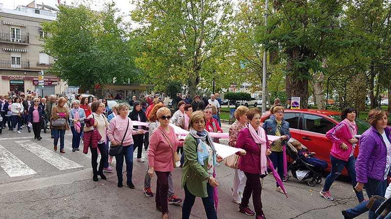 La Marcha rosa sale a la calle por el D�a Internacional contra el C�ncer de Mama 