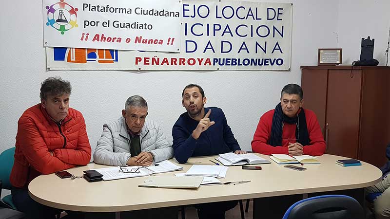 Izquierda Unida se re�ne con la plataforma ciudadana