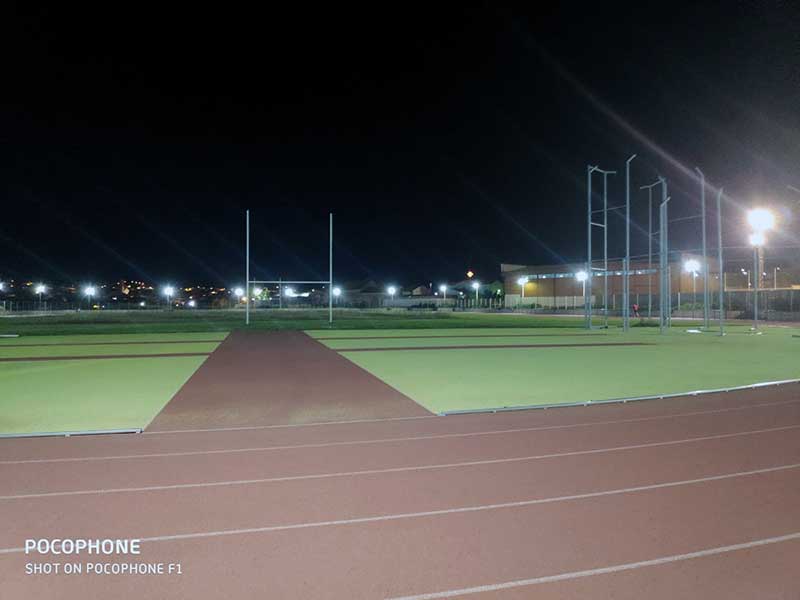 La pista de atletismo dispone ya de iluminaci�n 