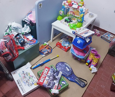 La asociaci�n A Pico y Pala lleva a cabo un reparto de juguetes