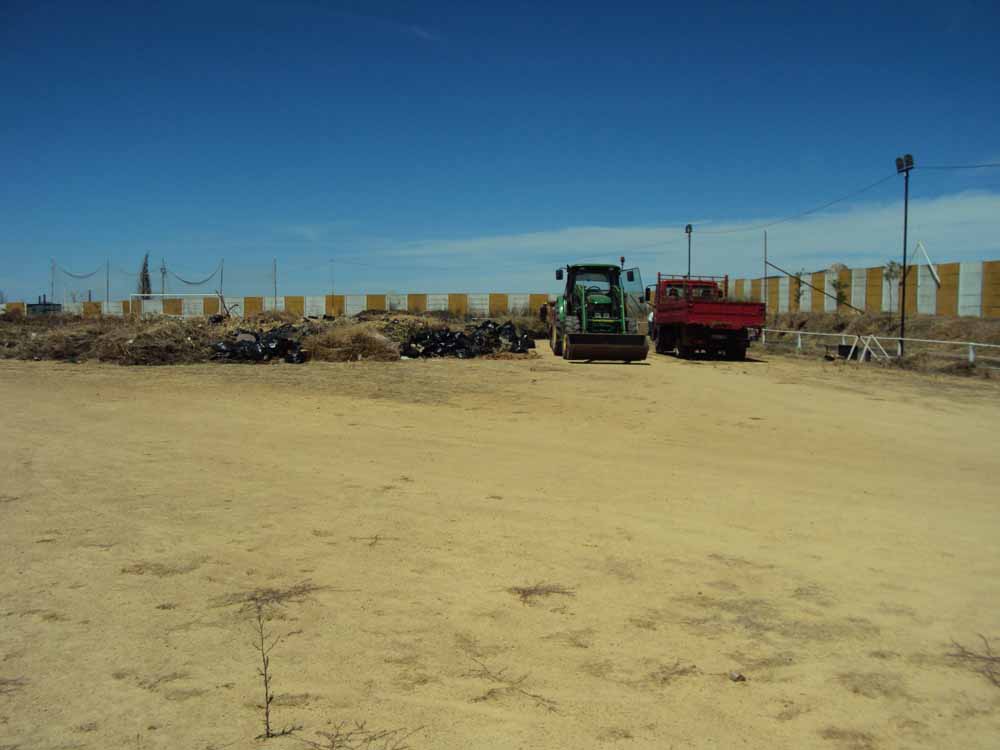 Basuras y escombros en El Antol�n