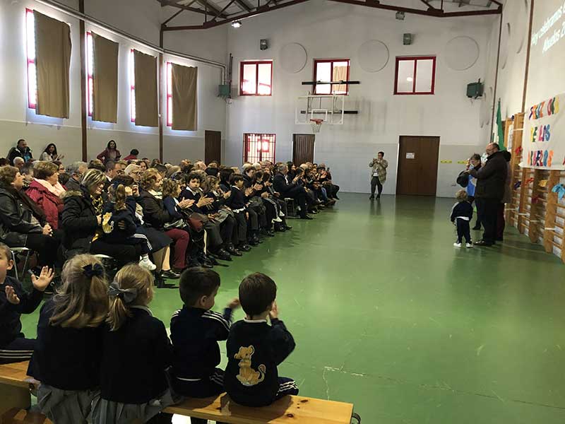 Homenaje a los abuelos en el colegio Presentaci�n de Mar�a