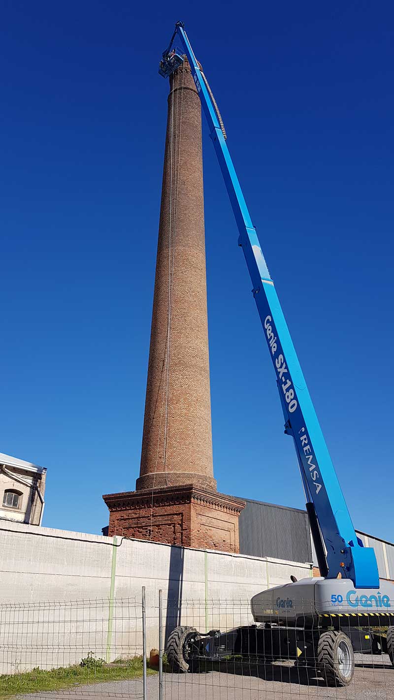 Restauraci�n de la chimenea de la f�brica de papel