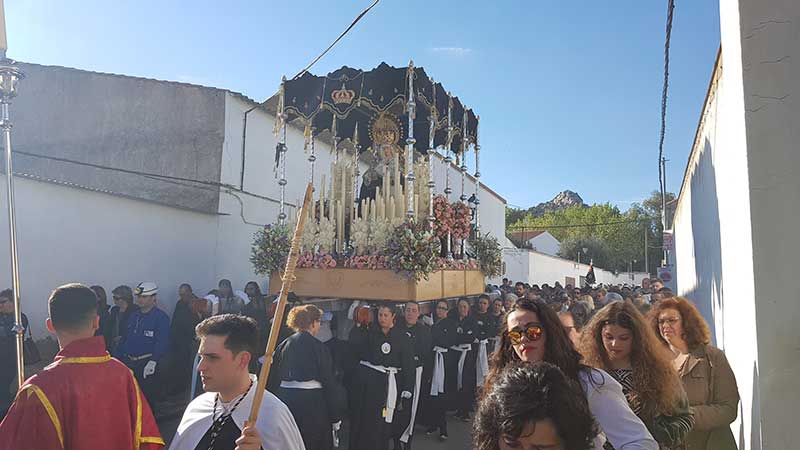 Procesi�n de la Virgen de los Dolores en Pe�arroya
